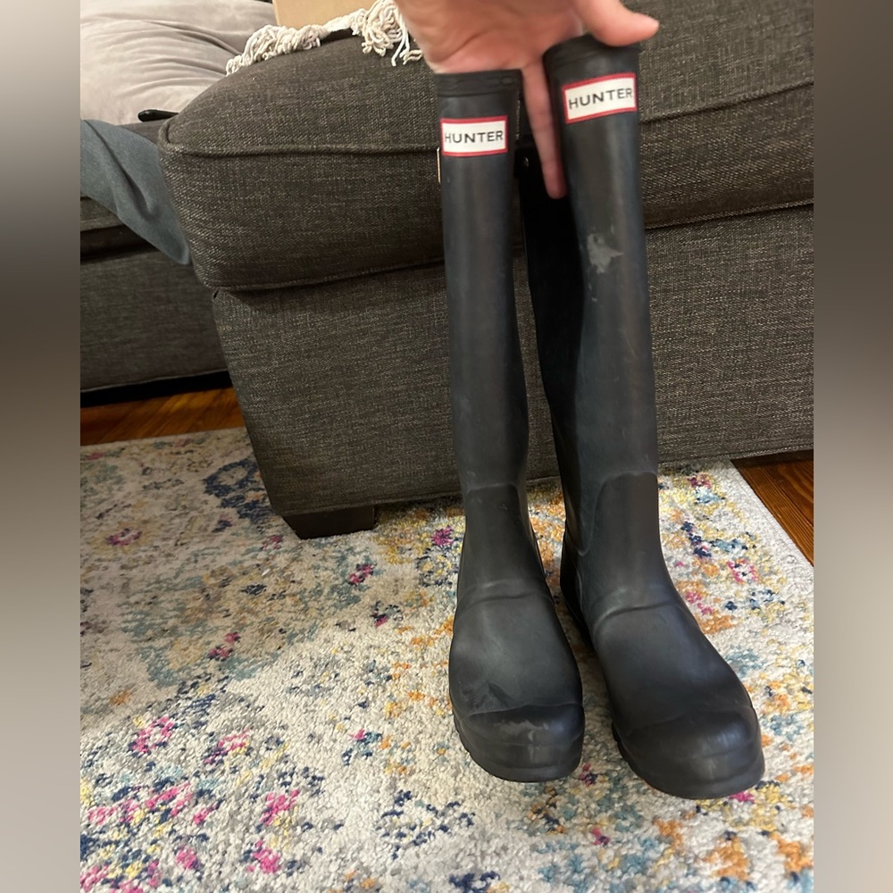 Size 8 Female Hunter original tall rain boots black